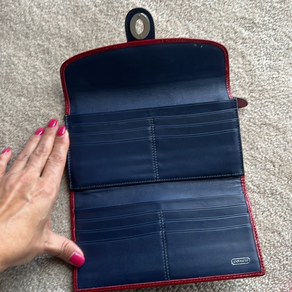 Red 🔥 patent leather Coach wallet - Picture 4 of 5